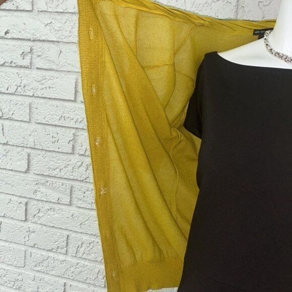 New York & Co Women Short Sleeve with Attached Rosette Detail Sweater Size M - Picture 8 of 10